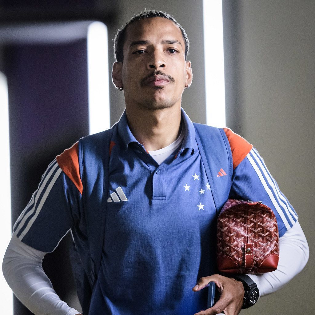 Matheus Pereira cita 'ingratidão' de torcedores do Cruzeiro e sai em defesa de Seabra