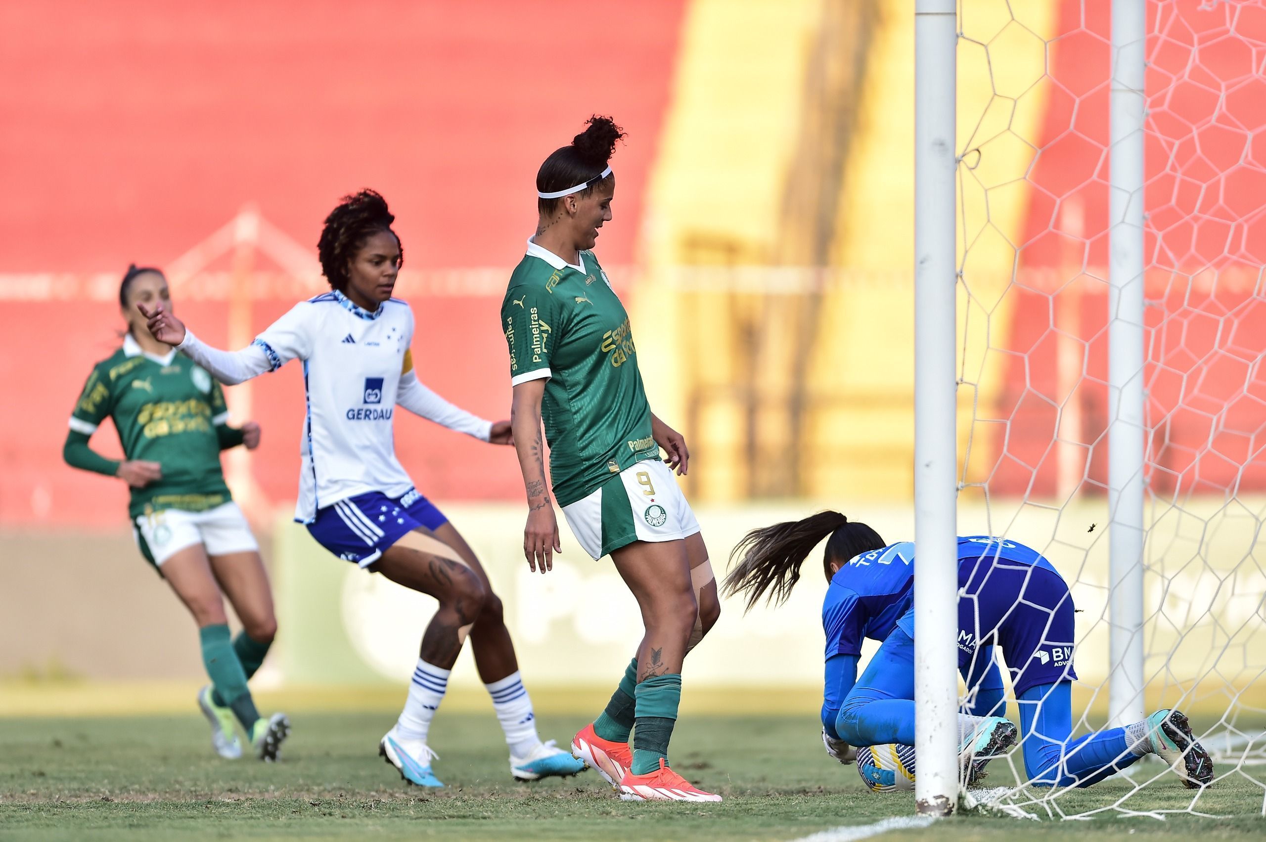 Cruzeiro busca empate, mas é eliminado pelo Palmeiras no Brasileiro Feminino