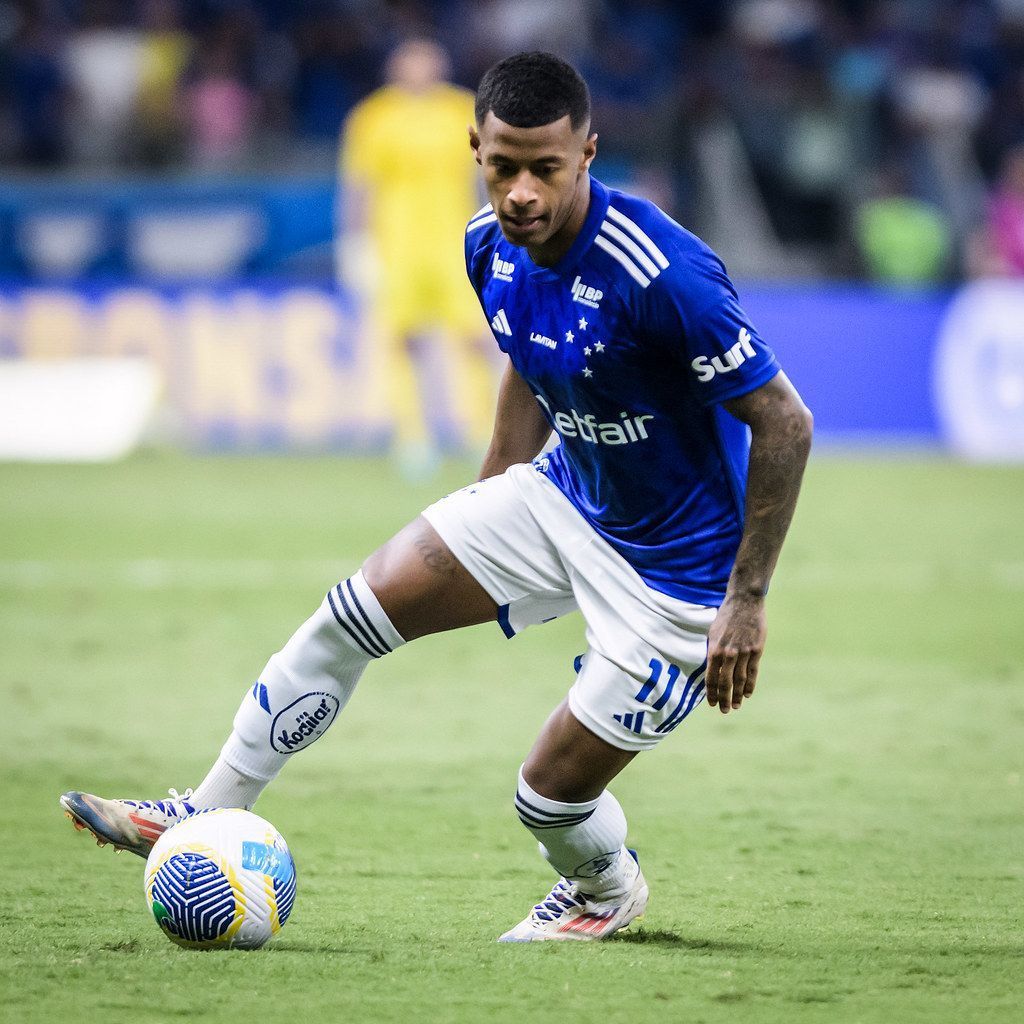 Perto de deixar Cruzeiro, Arthur Gomes fica fora de jogo contra Atlético-GO