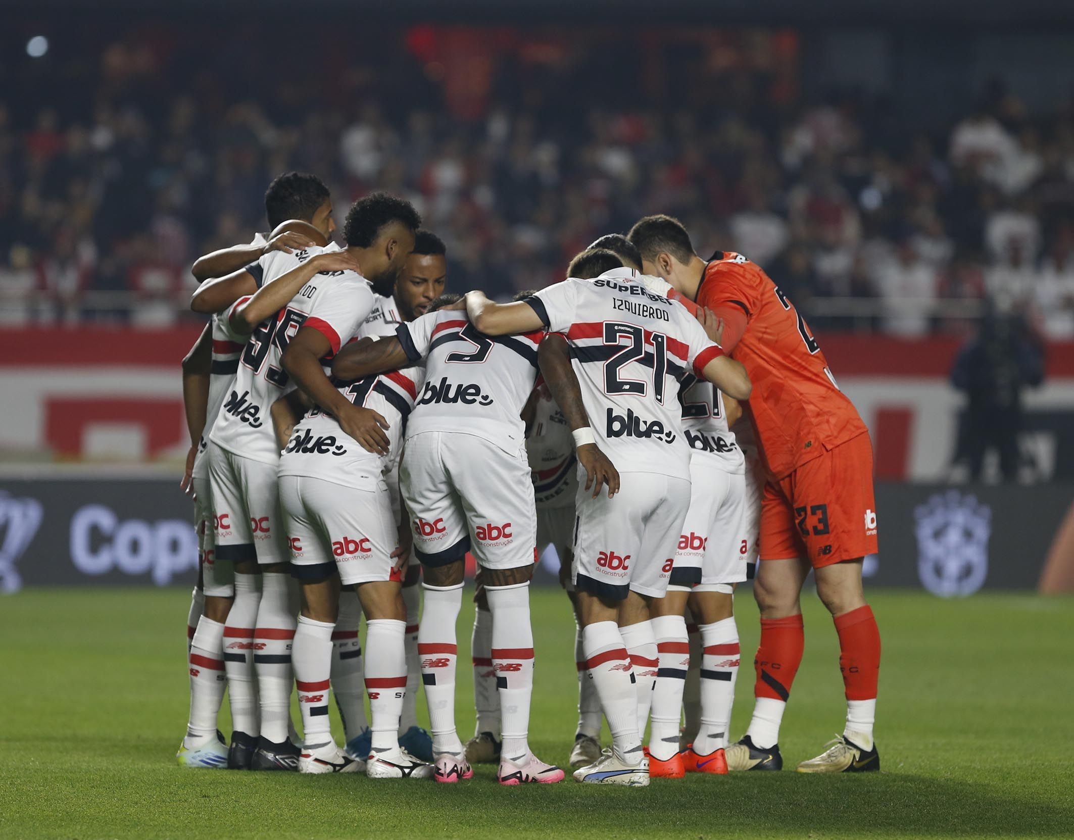 Titular do São Paulo se machuca na seleção e pode ser desfalque contra Atlético