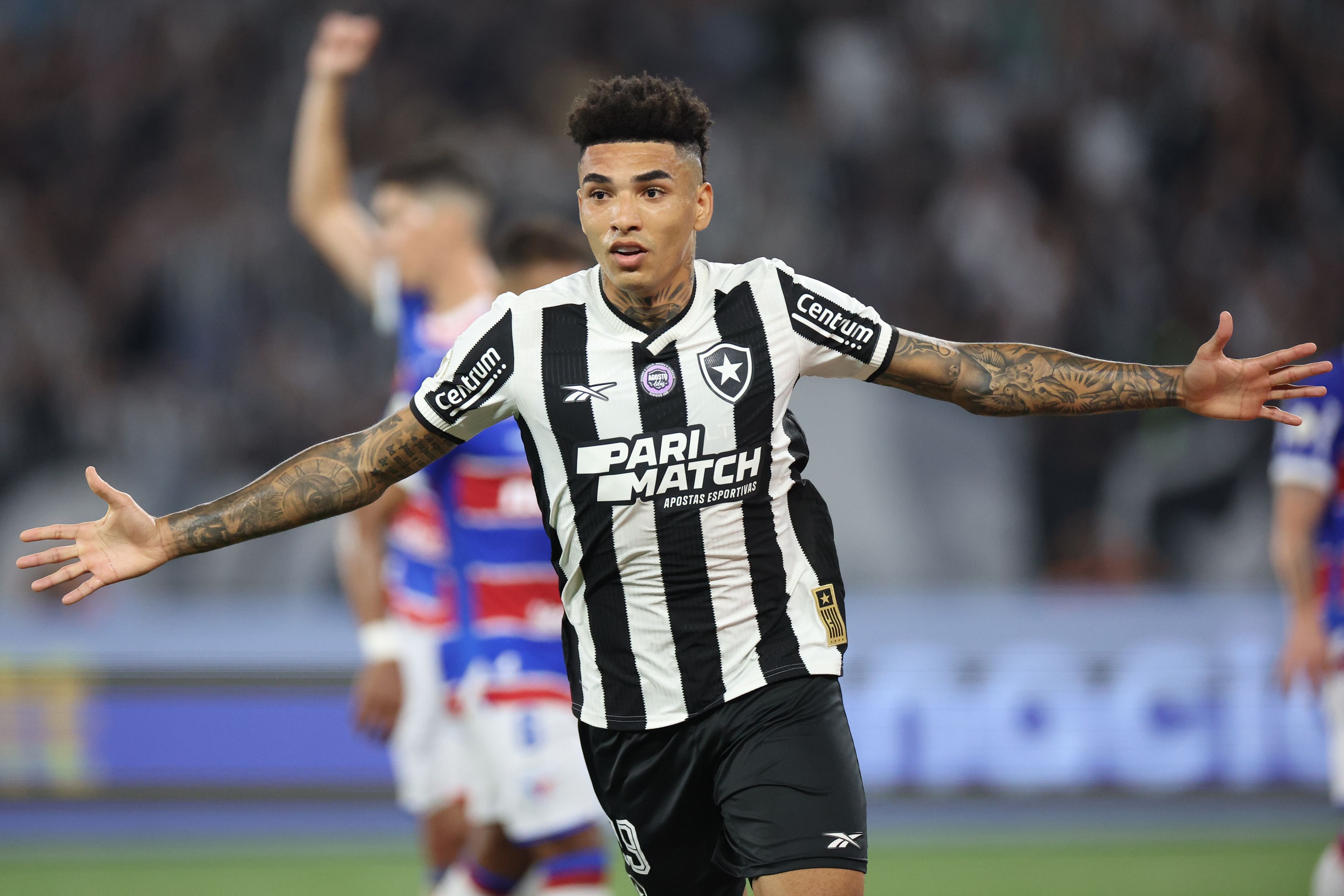 Botafogo vence o Fortaleza e volta para a liderança do Campeonato Brasileiro
