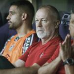 Mano Menezes, do Fluminense, dá conselhos para técnicos aguentarem a pressão no Brasil