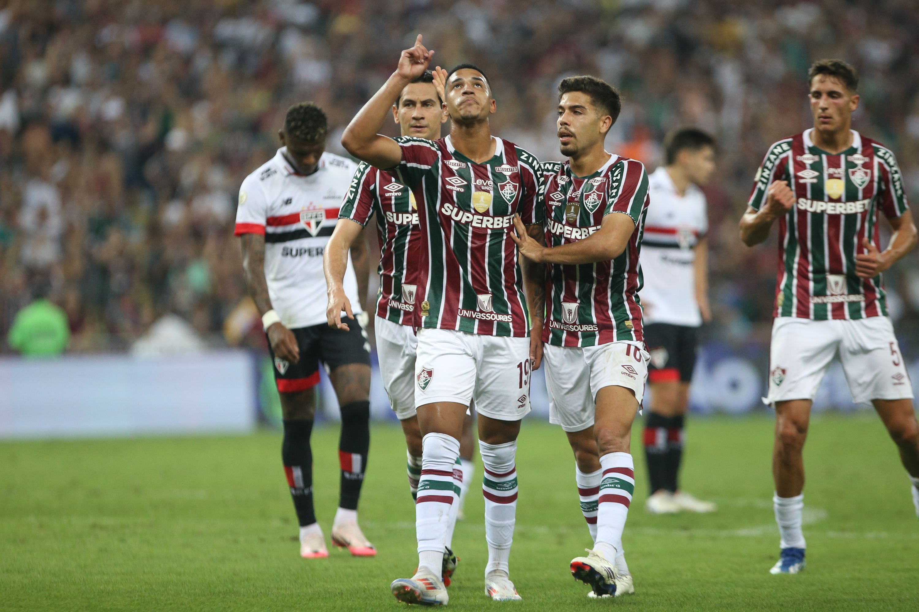 Joia de Xerém brilha, Fluminense bate São Paulo e respira no Brasileiro