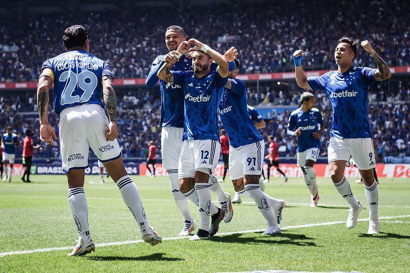 Cruzeiro vence o Atlético-GO, entra no G6 e se recupera no Brasileiro