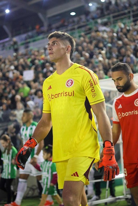 Rochet é convocado pelo Uruguai e desfalca Inter no Brasileirão