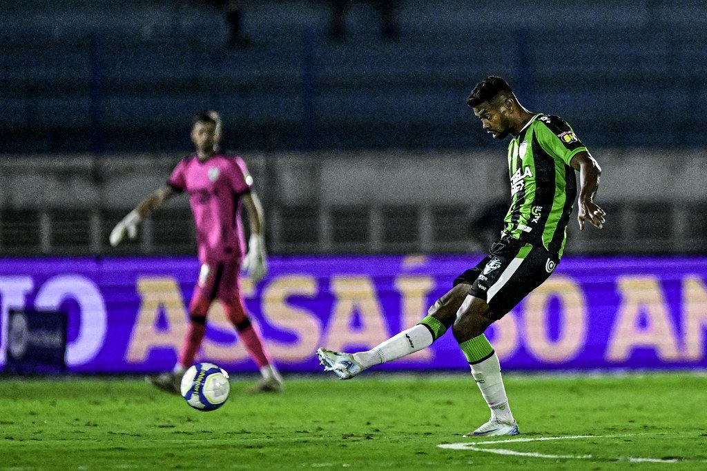 Lisca analisa derrota do América e dispara: 'Trabalhar mais e falar menos'