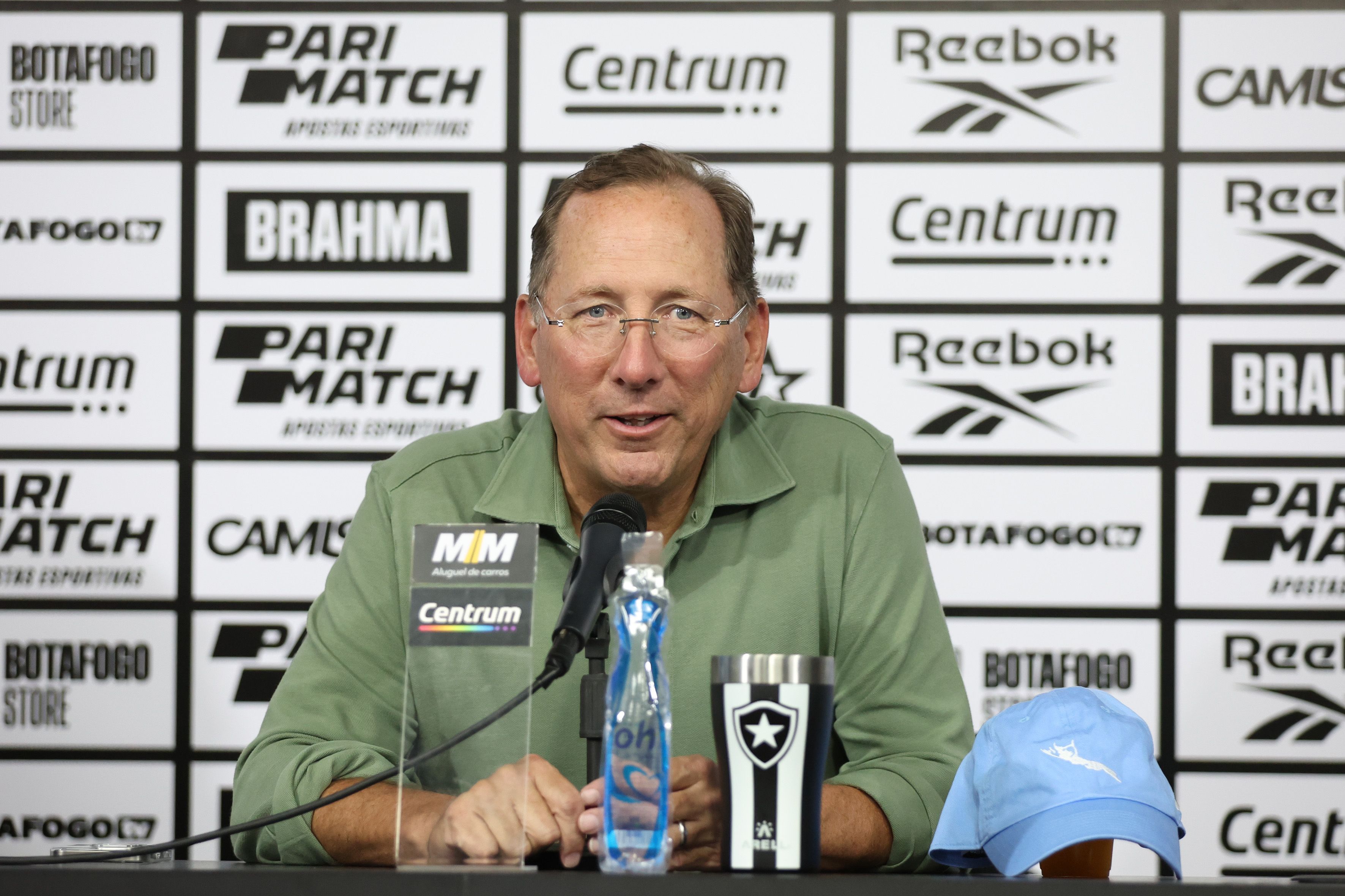 John Textor, do Botafogo, dispara contra presença do Vasco em reunião de clubes