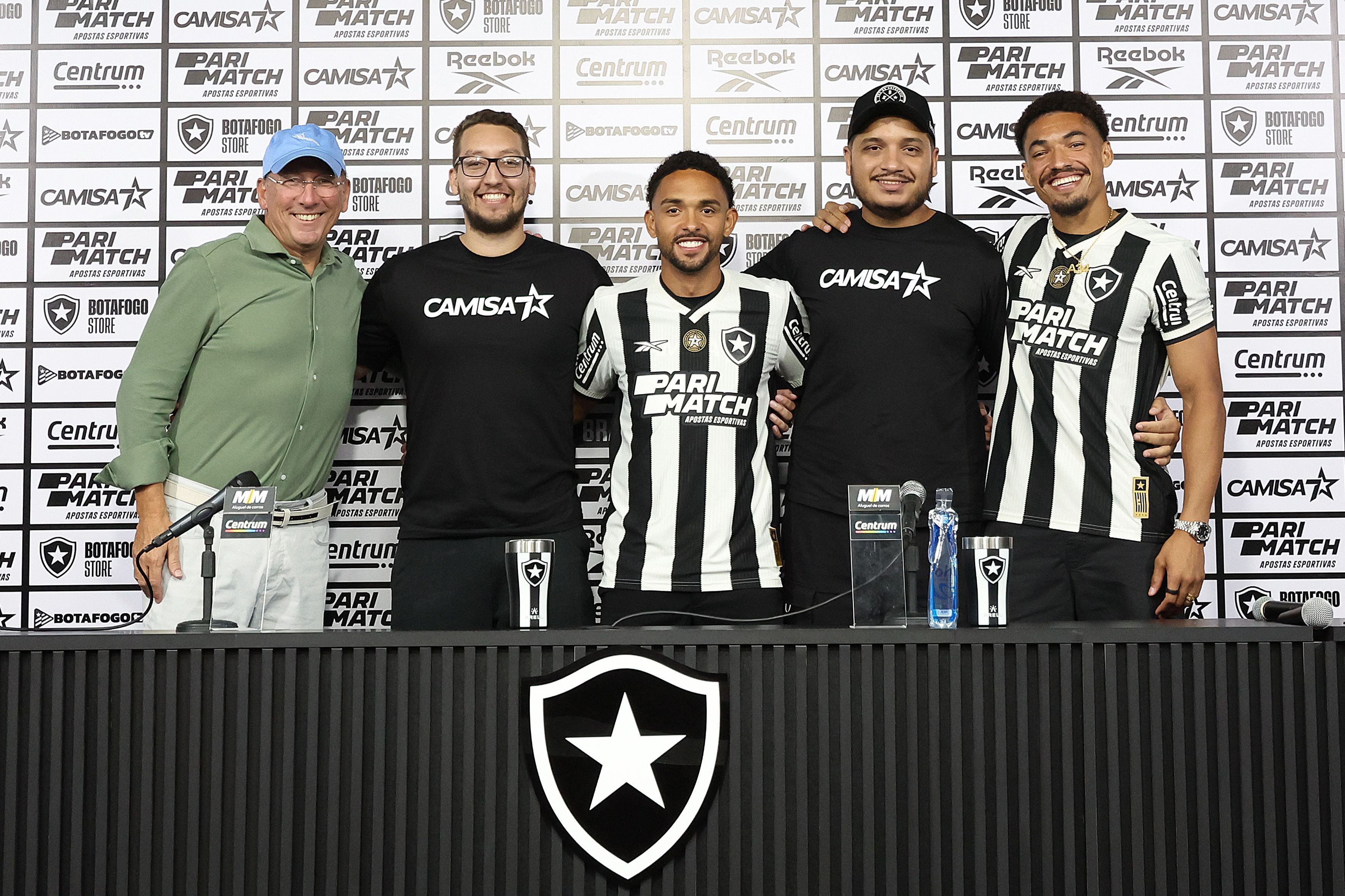 Botafogo apresenta oficialmente dupla Adryelson e Vitinho como reforços