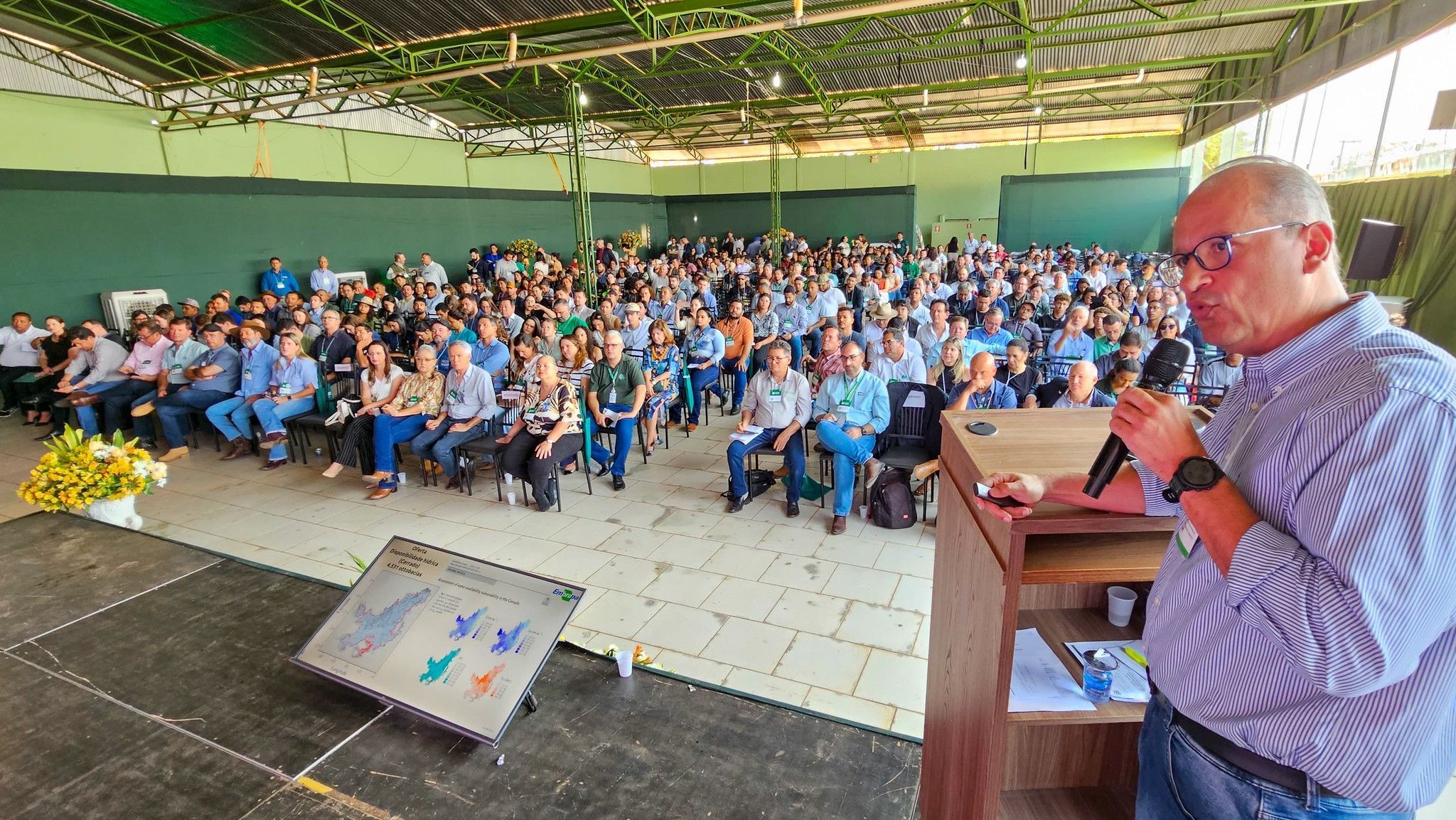 Irrigação vira 'palavra de ordem' e atrai 700 pessoas para seminário em Paracatu