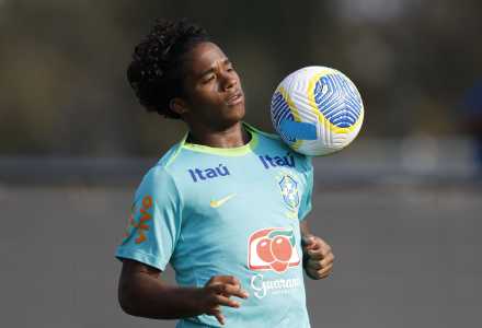 ENDRICK EM TREINO DA SELEÇÃO NO CT DO CAJU