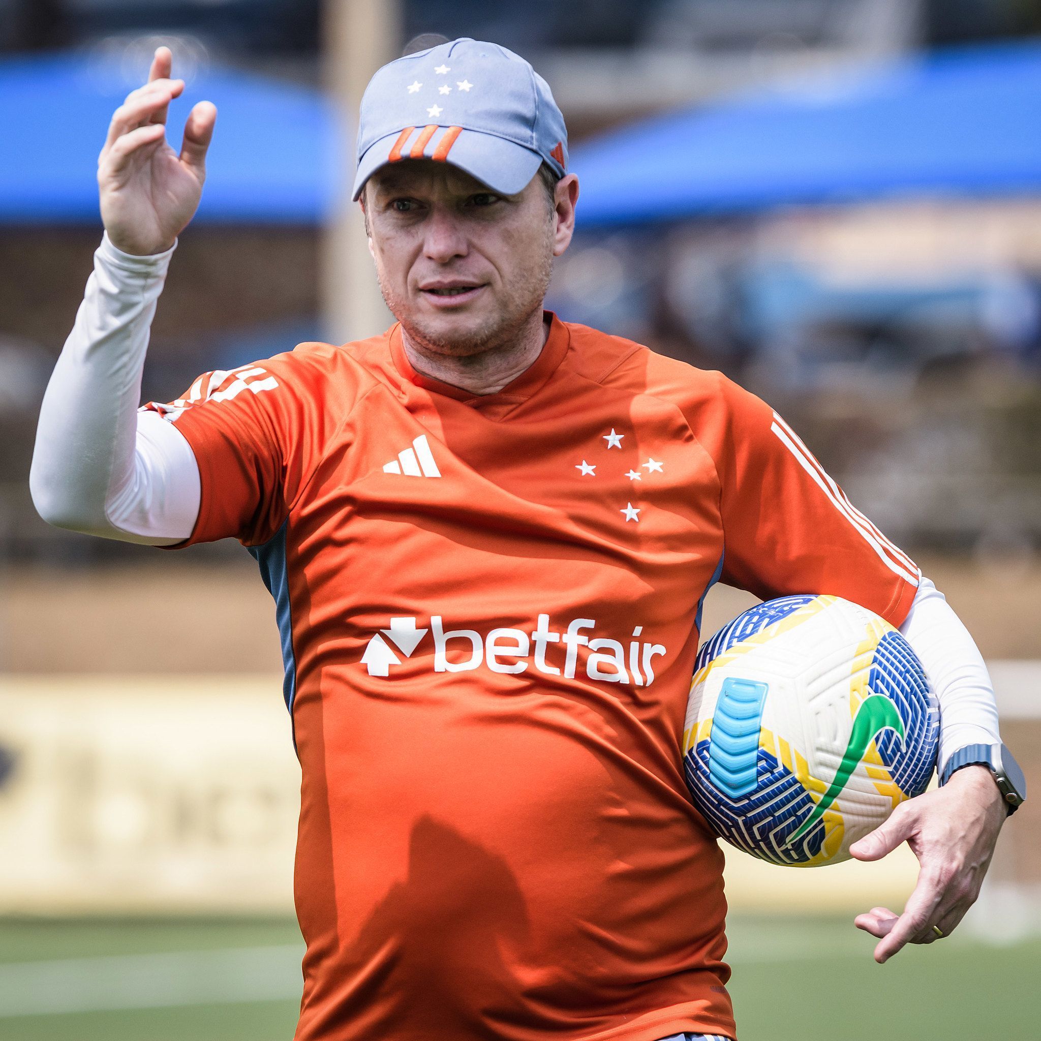 'Reforços' no Cruzeiro após Data Fifa? Seabra comenta situação de lesionados