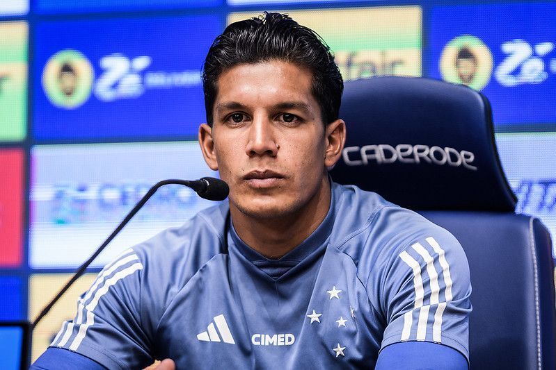 Jogador do Cruzeiro salienta foco no clube ao falar sobre seleção