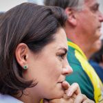 Michelle rebate analogia a Bolsonaro em desfile e cita prisão de Lula