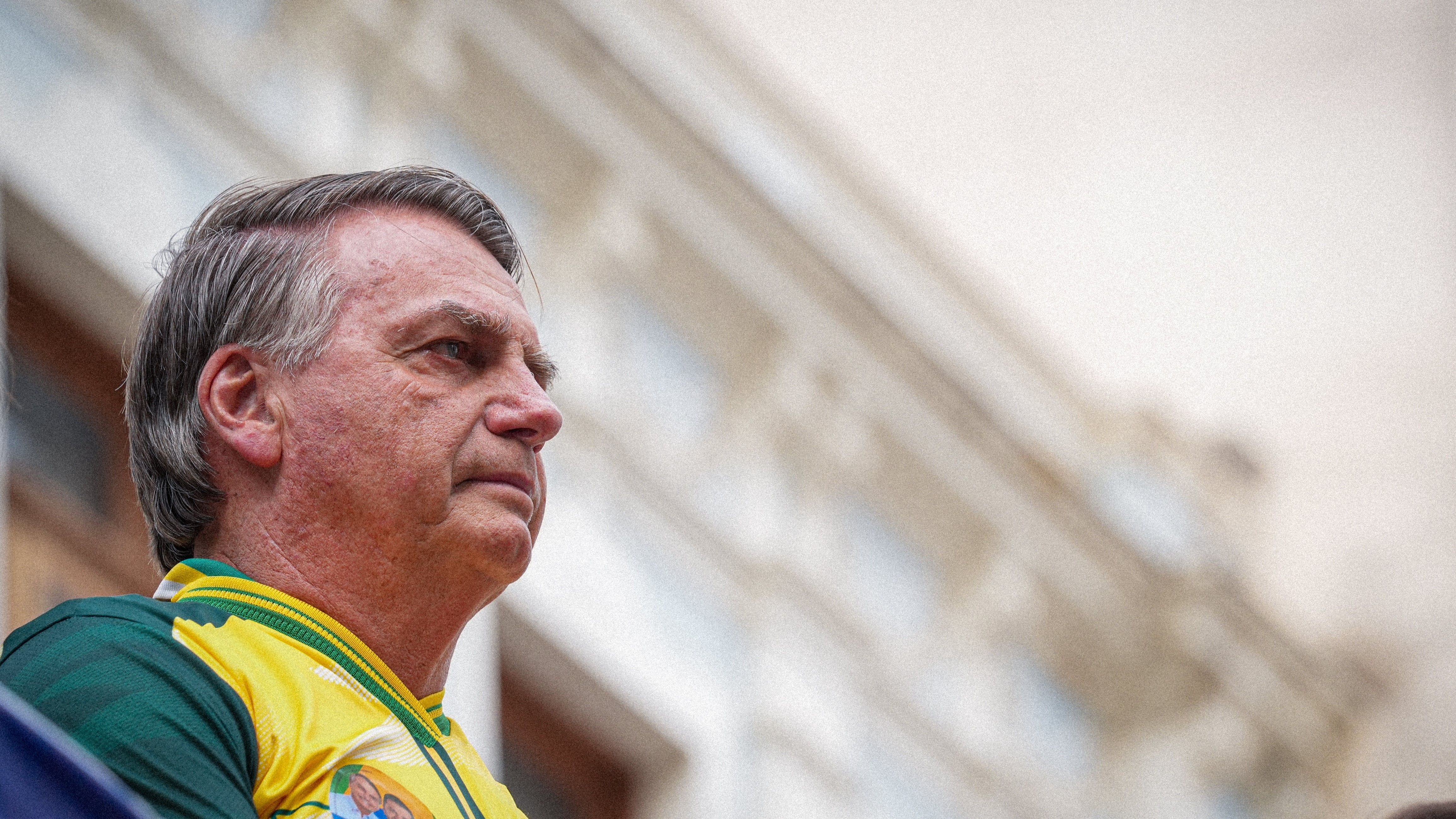 Bolsonaro deve ter alta hospitalar nesta quinta-feira e apresenta melhora de saúde