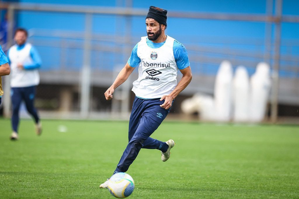 Grêmio: STJD libera Diego Costa e reduz pena de Renato Gaúcho pela metade