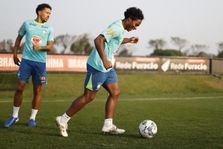 ENDRICK EM TREINO DA SELEÇÃO NO CT DO CAJU