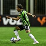 Destaque do América em goleada na Série B, cria da base está em reta final de contrato