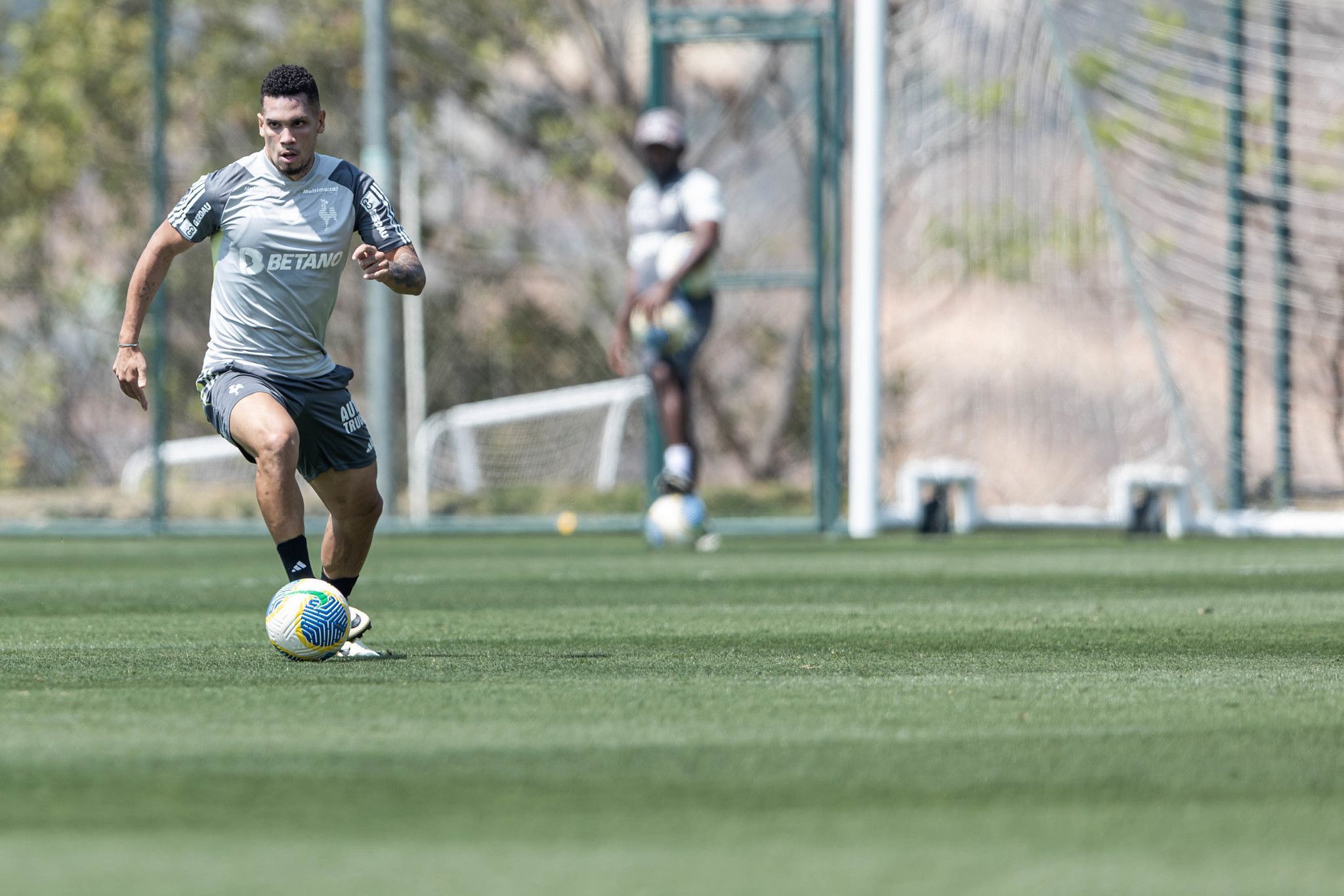 Paulinho revela qual será postura do Atlético contra o São Paulo