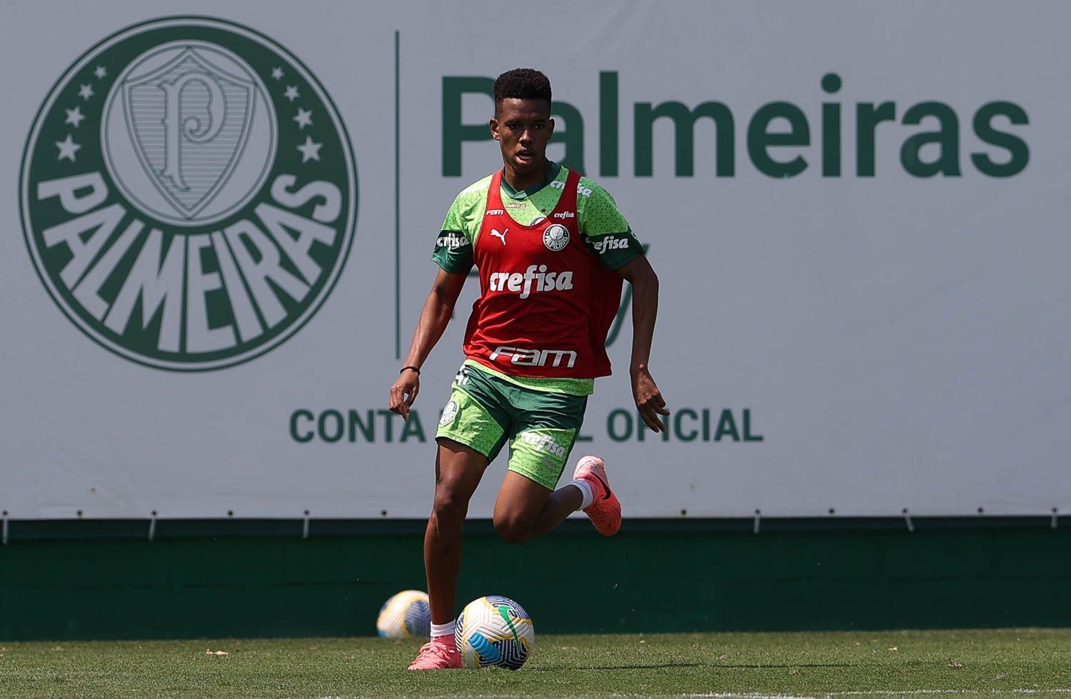 De volta ao Palmeiras, Estêvão conta bastidores de período com a Seleção Brasileira