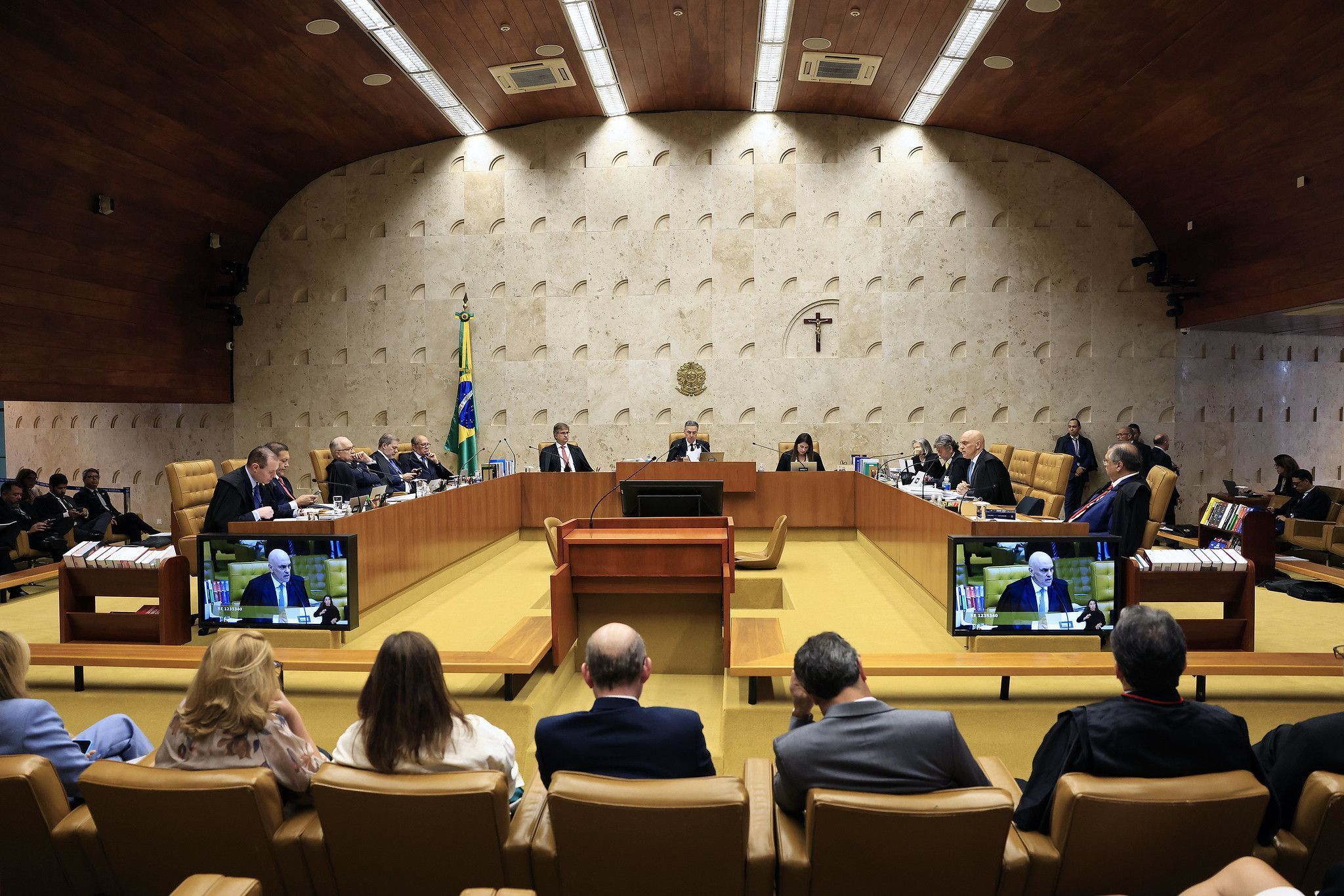 STF decide que condenados por júri popular devem ser presos logo após o julgamento