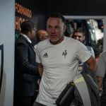 Milito toma 3º amarelo e 'desfalca' Atlético contra o Palmeiras pelo Brasileiro