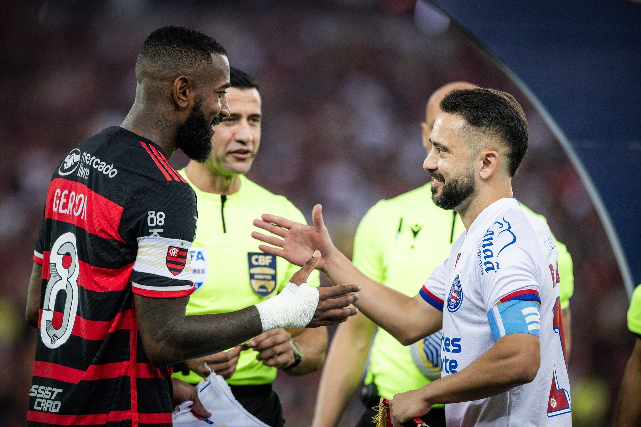 Em momentos distintos, Flamengo e Bahia se enfrentam pelo Brasileirão