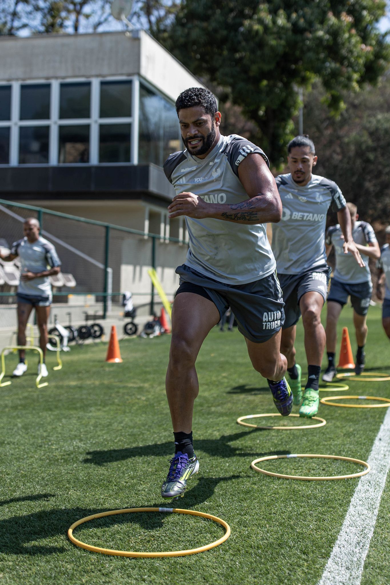 Hulk, do Atlético, rasga elogios a jogador do Fluminense antes de jogo da Libertadores