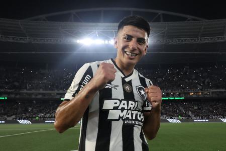 Almada esteve presente no ano histórico de 2024 para o Botafogo