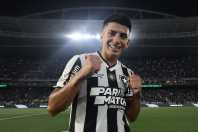 Botafogo negocia dívida milionária, mas tem impasse a superar; entenda