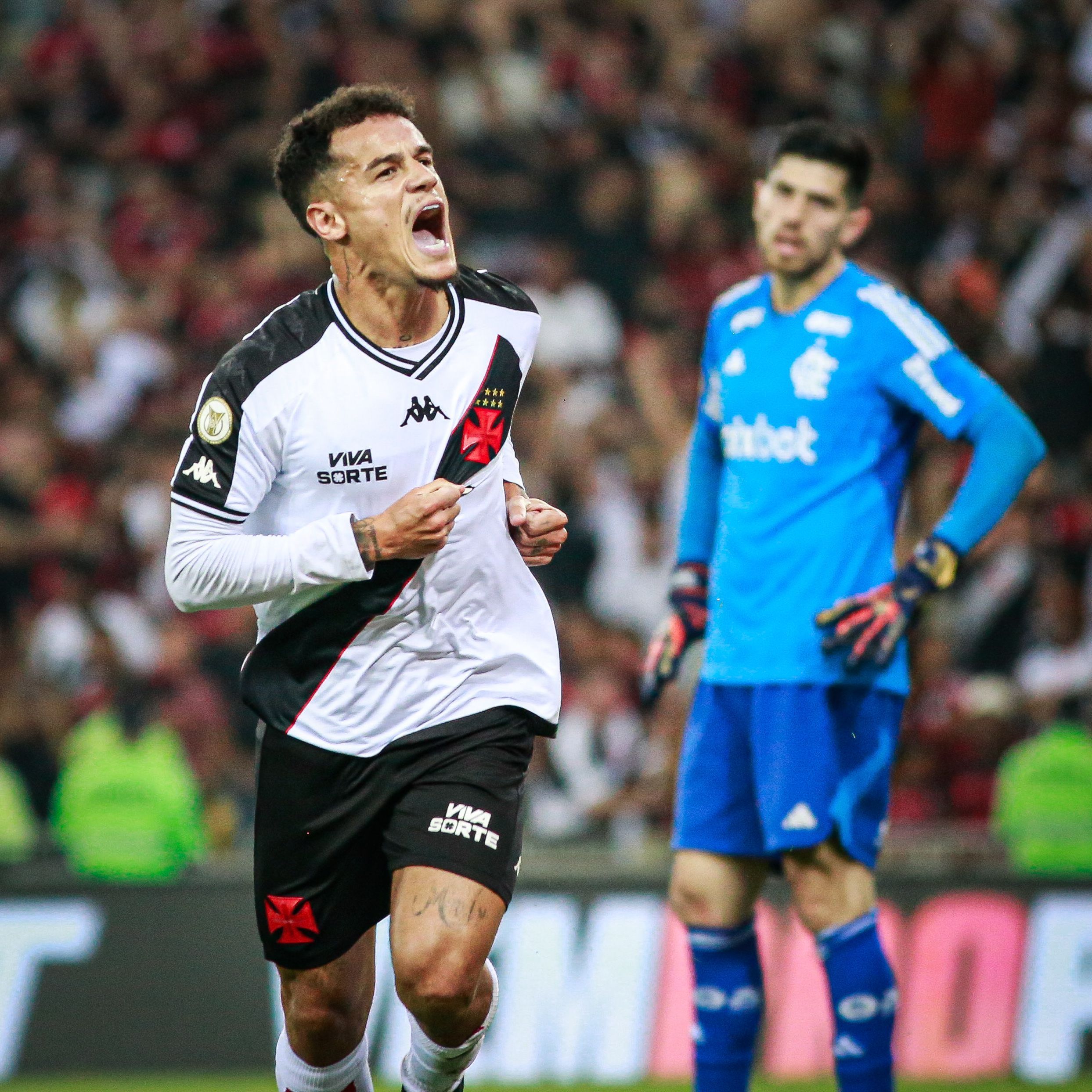 Coutinho desabafa após primeiro gol no retorno ao Vasco: 'Ouvi bastante besteira'