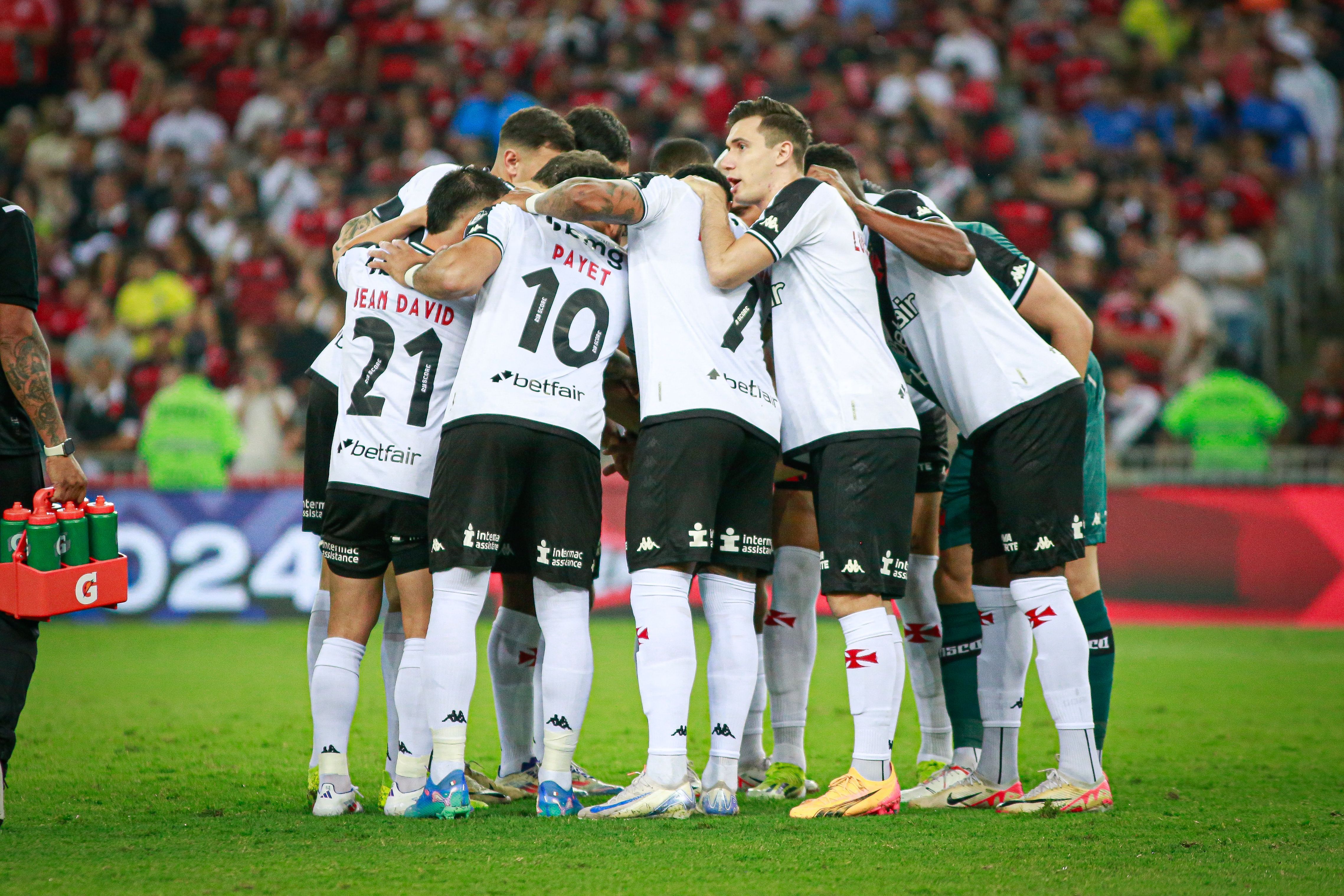 Vasco pode ter mudanças para o duelo diante do Palmeiras