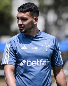 Fabrizio Peralta, do Cruzeiro, em treinamento na Toca da Raposa II • Reprodução/Instagram/Peralta