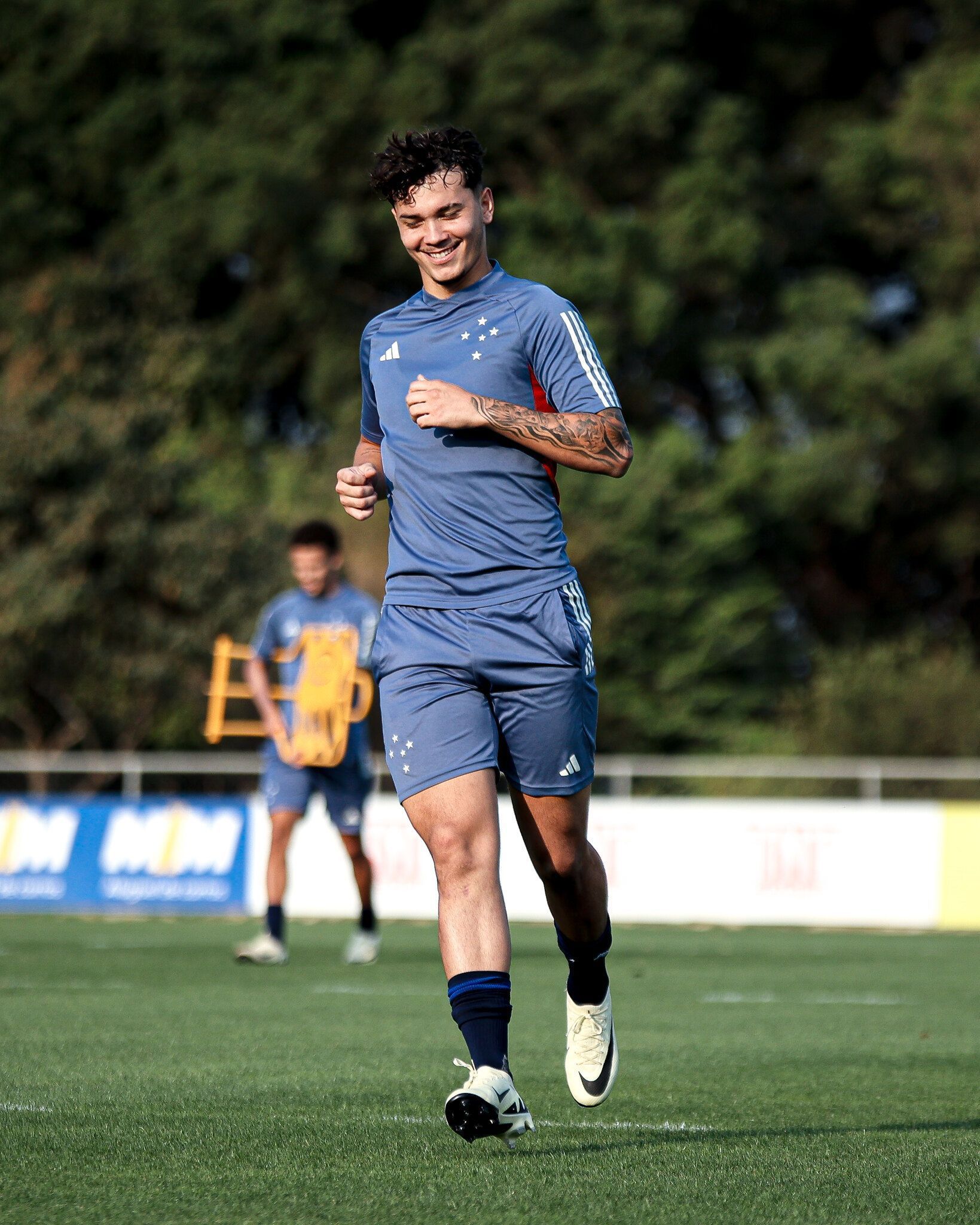 'Cria' do Cruzeiro surpreende e anuncia aposentadoria do futebol aos 21 anos
