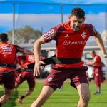 Rogel tem julgamento adiado e pode reforçar Inter no GreNal