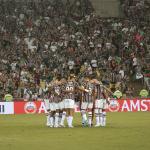 Titular do Fluminense se machuca e deixa jogo contra o Atlético