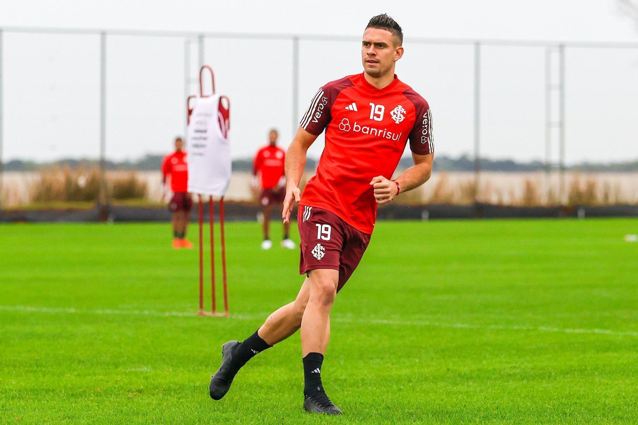 Borré sente desconforto muscular e desfalca Inter na semifinal do Gauchão