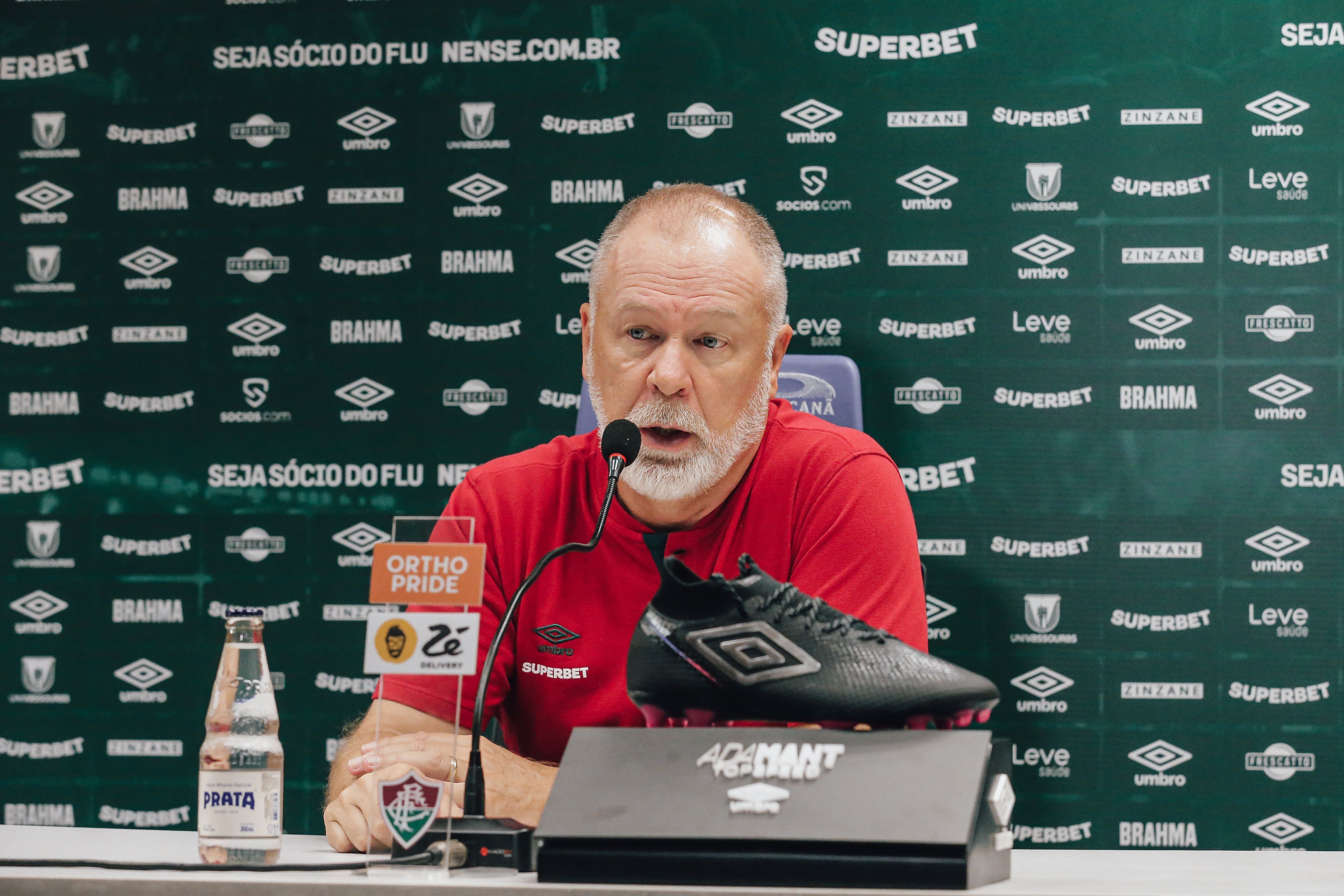 Mano analisa falha e comenta discussão com torcedor em derrota do Fluminense