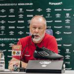 Mano analisa falha e comenta discussão com torcedor em derrota do Fluminense