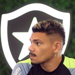Artilheiro do Botafogo, Tiquinho Soares se despede do clube