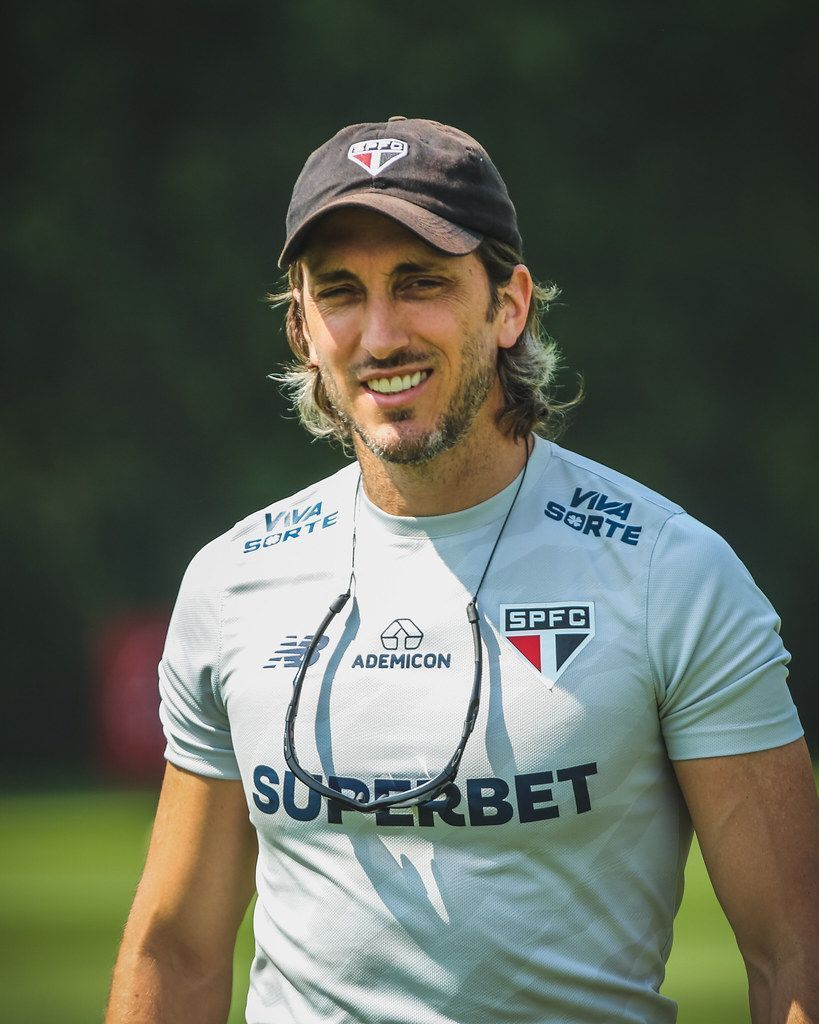 Fluminense encaminha acerto com o técnico Luís Zubeldía, ex-São Paulo