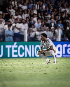 Gil rescinde contrato com o Santos