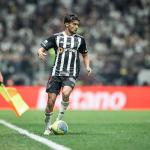Scarpa, do Atlético, reage ao salto de tirolesa de mascote na Arena MRV e faz promessa