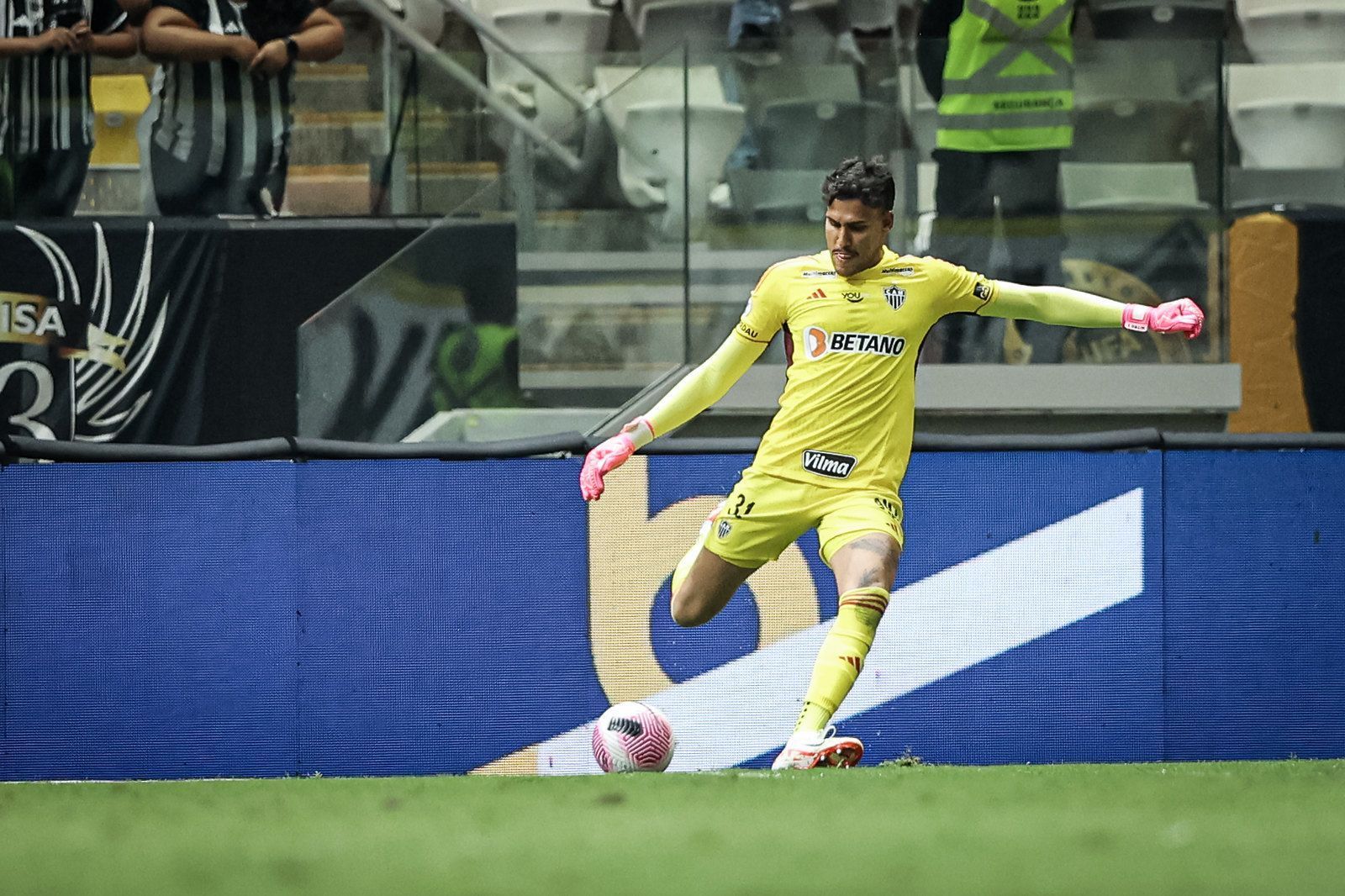 América encaminha contratação de Matheus Mendes, do Atlético