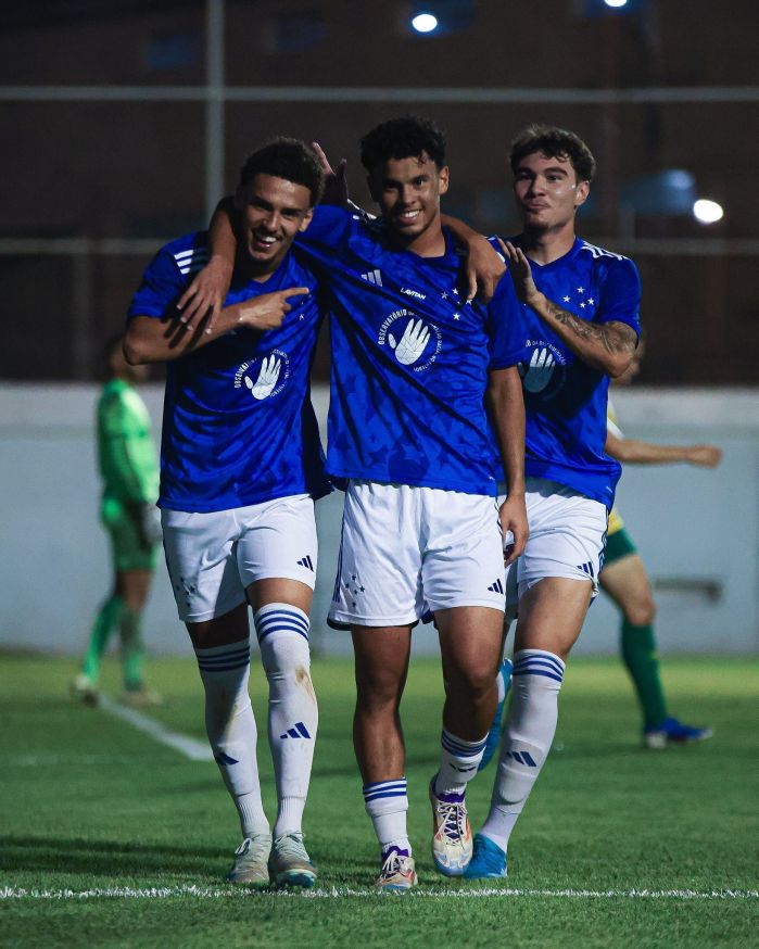 Gui Meira (esq) em partida pelo Campeonato Brasileiro Sub-20 Gui Meira (esq) em partida pelo Campeonato Brasileiro Sub-20