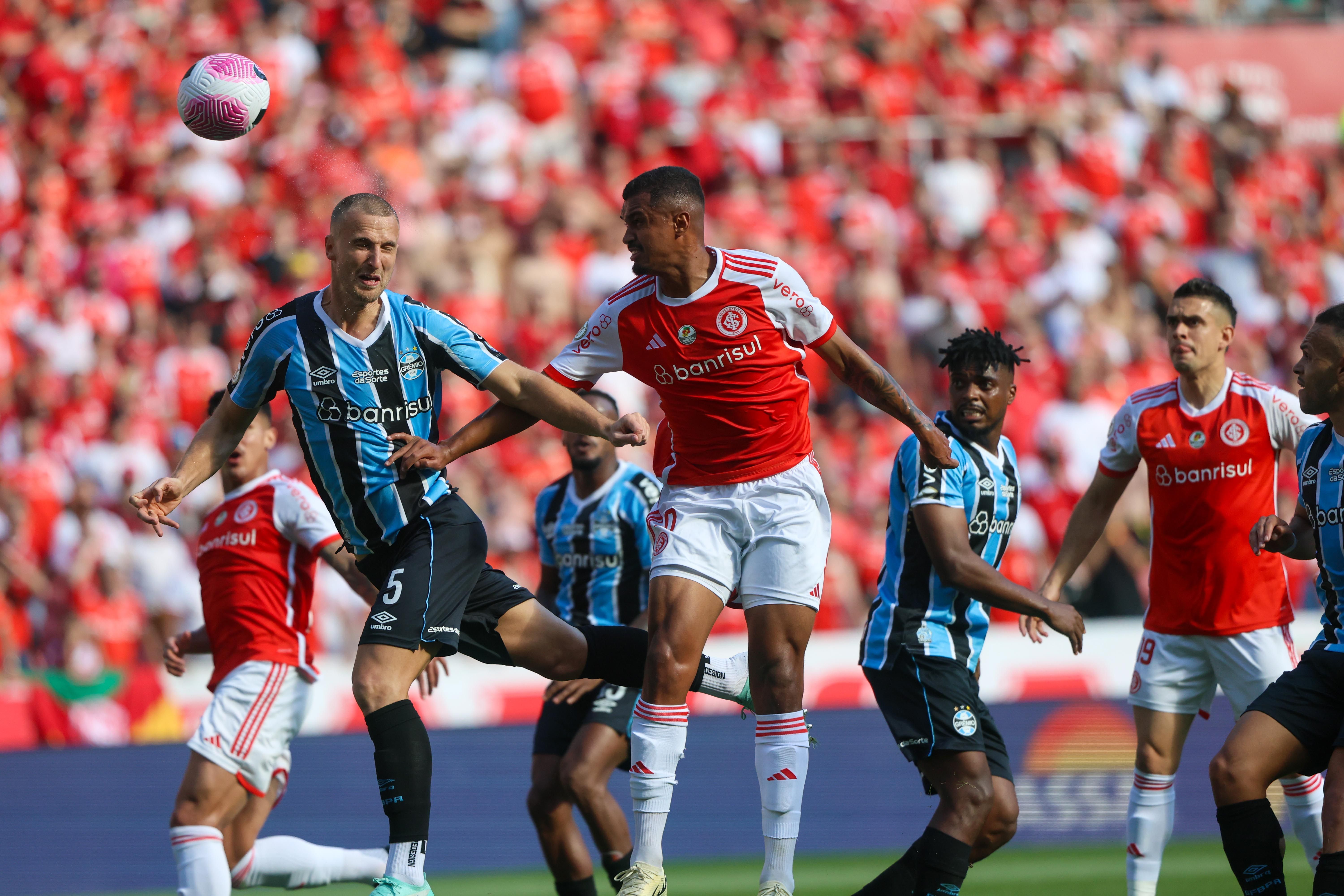 Dupla GreNal aparece fora do top 10 no ranking da Conmebol; veja lista