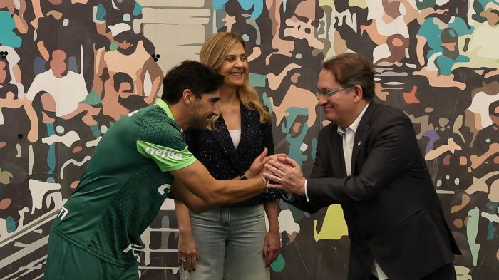 Abel Ferreira, Leila Pereira e o vice-presidente do Palmeiras, Paulo Buosi