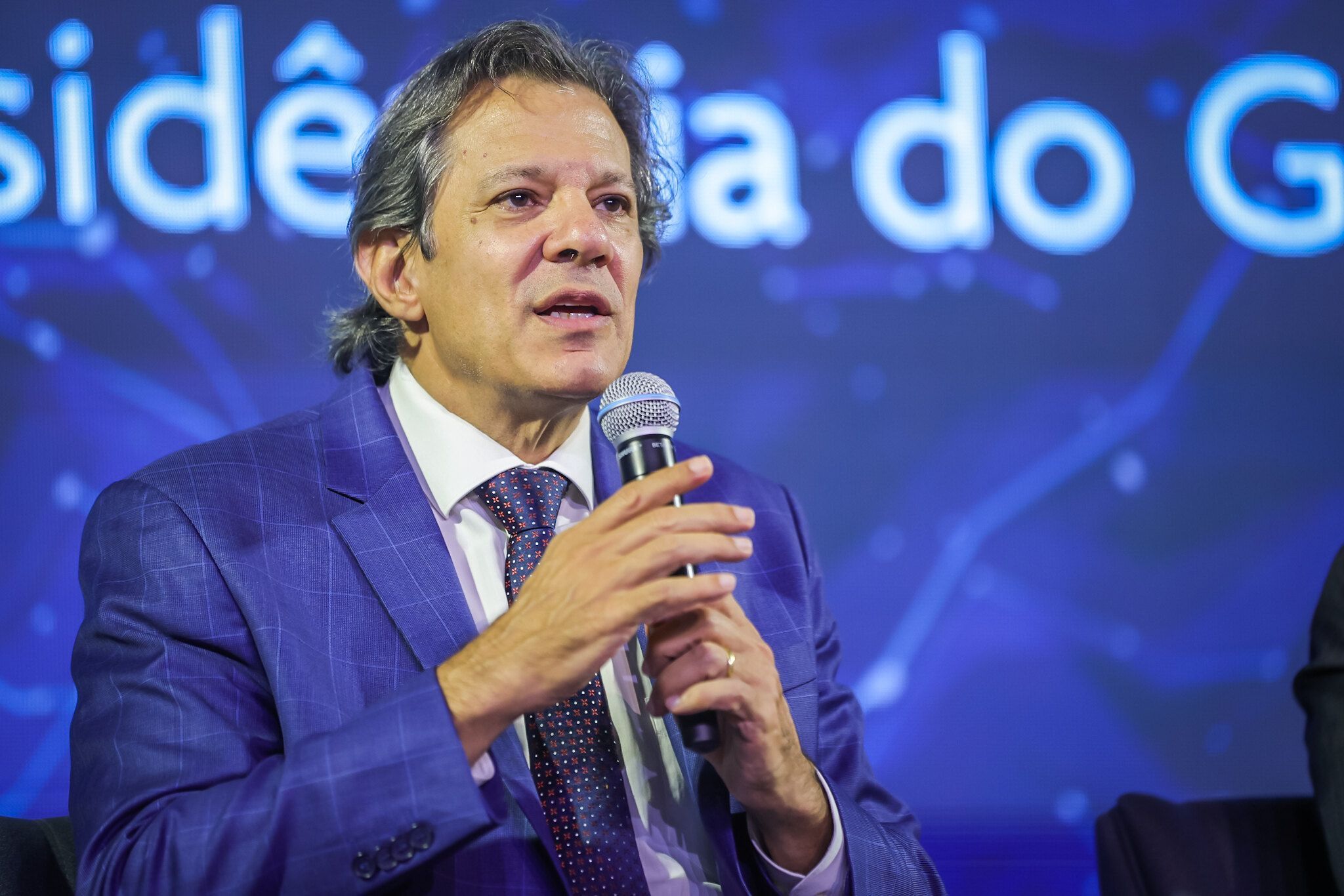Governo anuncia isenção de IR para quem ganha até R$ 5 mil e taxação de renda superior a R$ 50 mil