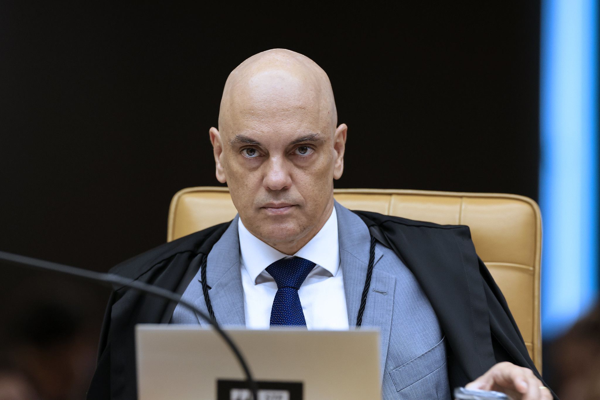 Em julgamento de lei mineira sobre Covid-19, Moraes critica quem chamou doença de 'gripezinha'