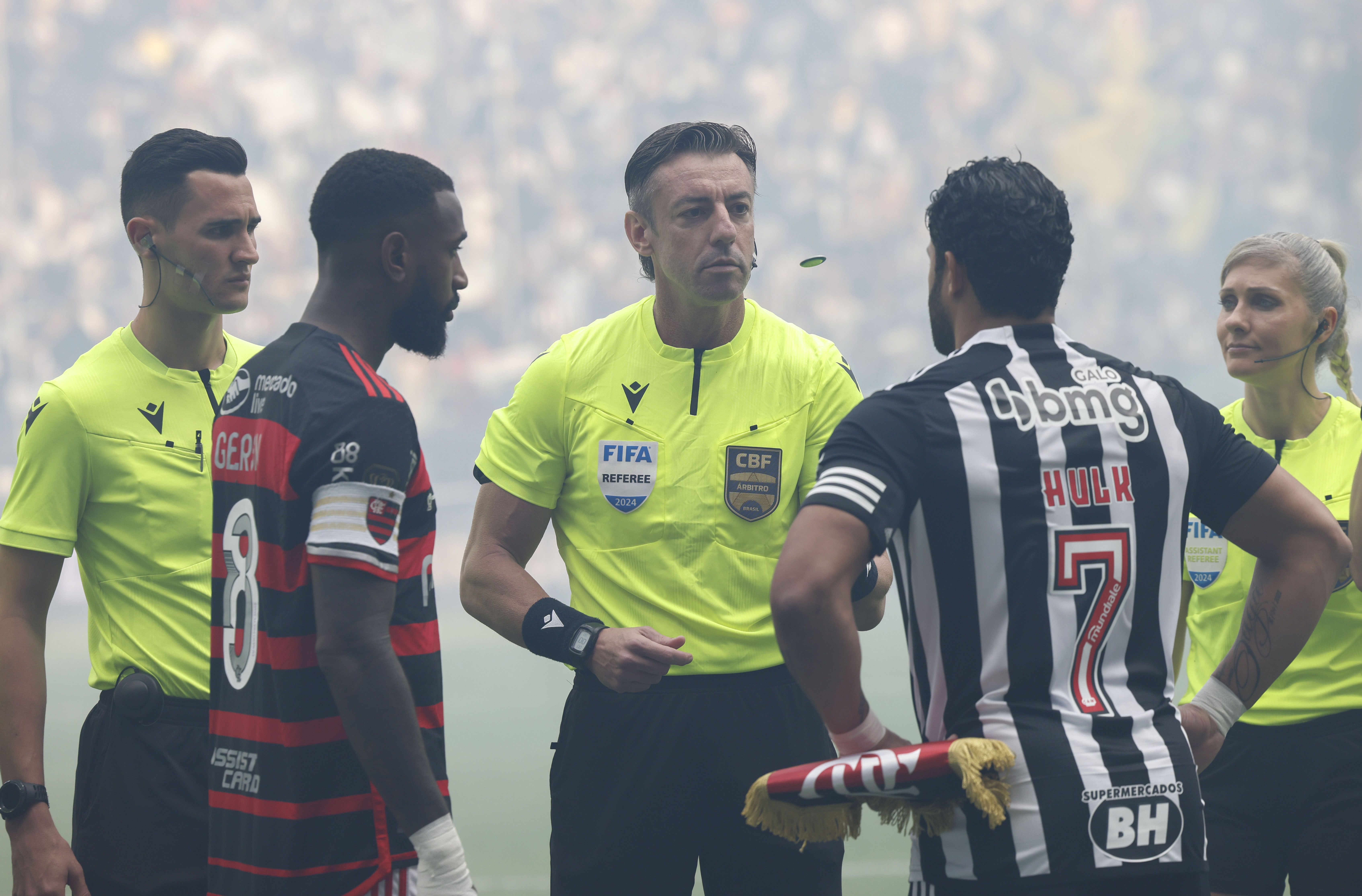 CBF indica cinco árbitros para quadro internacional da Fifa; veja nomes