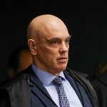 Moraes volta atrás e proíbe visita de assessor de Trump a Bolsonaro na prisão